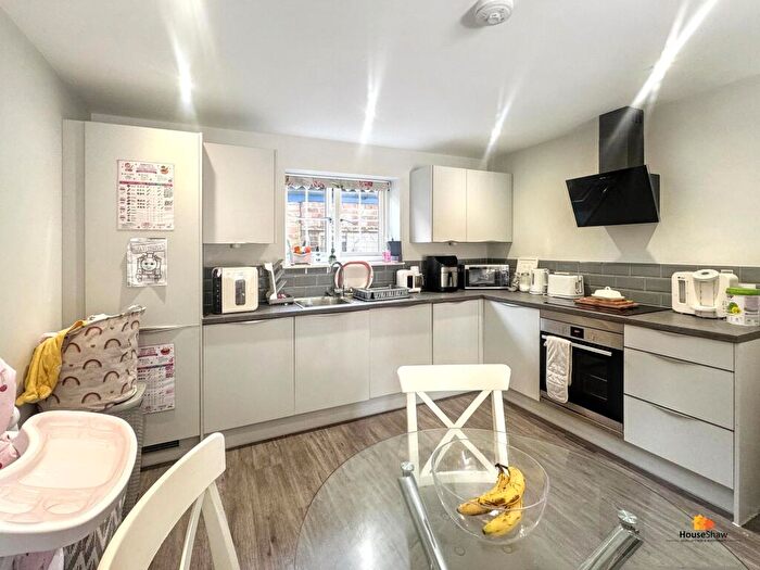 1 Bedroom Apartment To Rent In High Street, Chesham, HP5