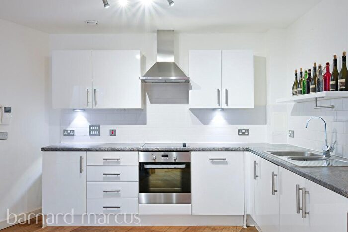 2 Bedroom Flat For Sale In Glengall Road, London, SE15