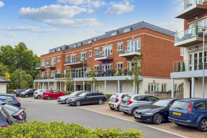 2 Bedroom Flat To Rent In Lynwood Village, Ascot, SL5
