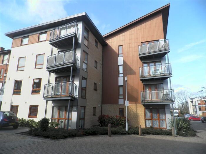 3 Bedroom Apartment To Rent In Three Bridges, RH10