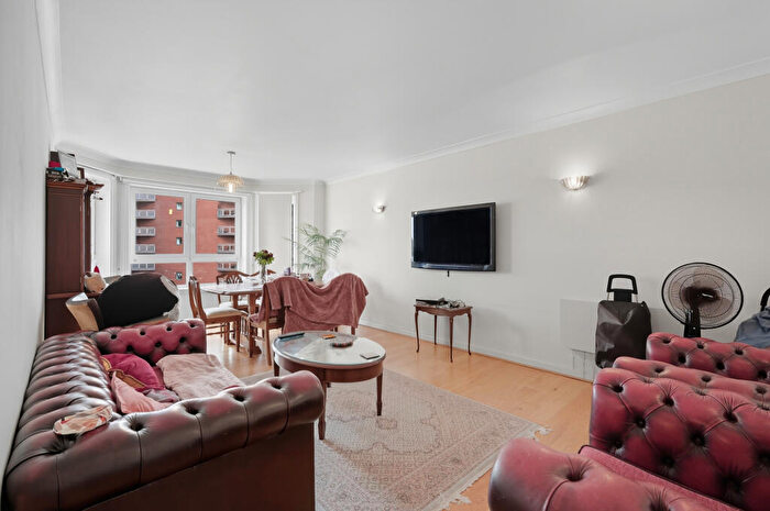 2 Bedroom Flat For Sale In Mercury Court, Canary Wharf, E14