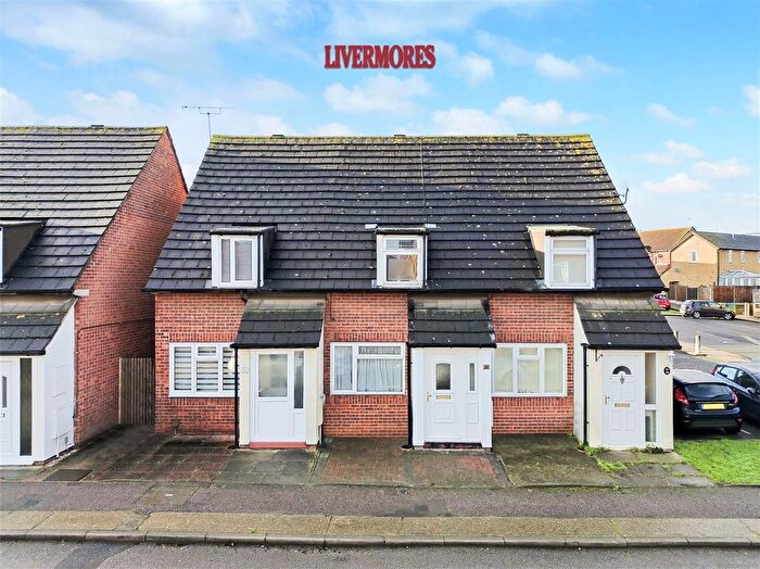 2 Bedroom Terraced House For Sale In Shearwood Crescent, Crayford, Kent, DA1
