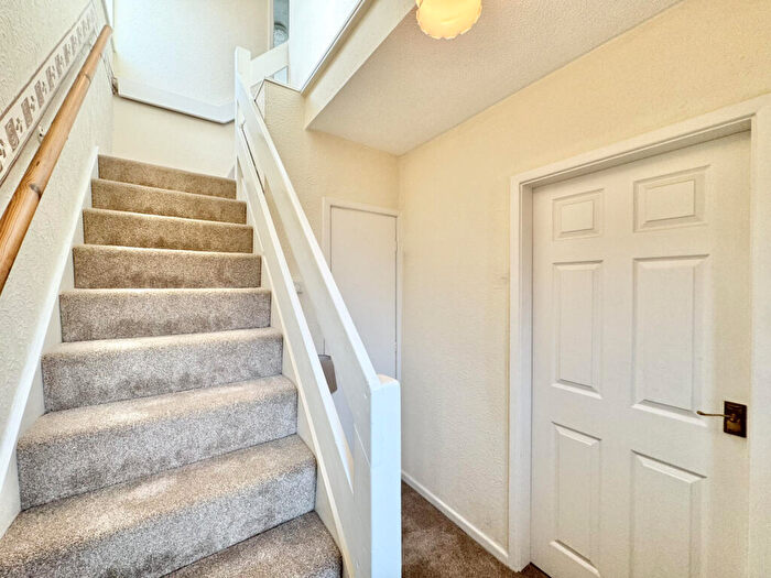 2 Bedroom Semi-Detached House For Sale In Lyndon Avenue, Garforth, LS25