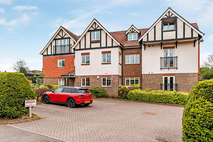 2 Bedroom Flat For Sale In Bluehouse Lane, Oxted, Surrey, RH8