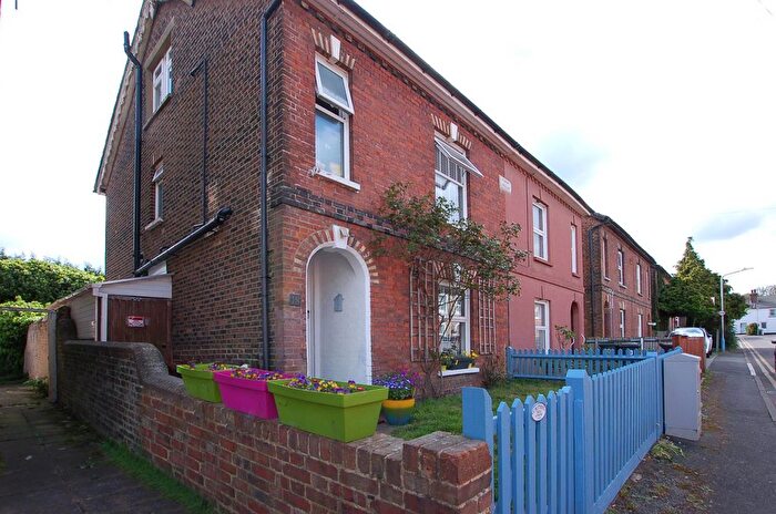 4 Bedroom Semi-detached House For Sale In Albert Road, Tonbridge, TN9