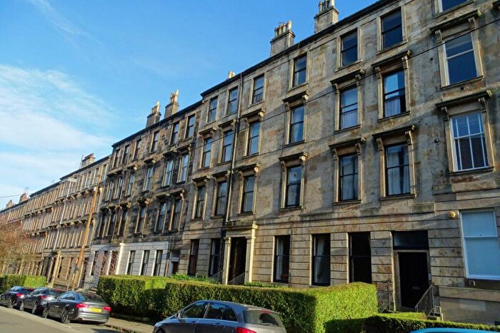 3 Bedroom Flat To Rent In Bed Hmo With Lounge @ Kersland St, G12