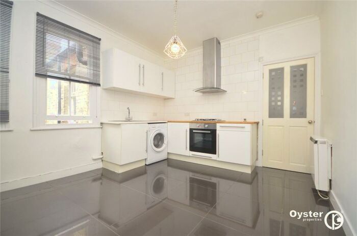 2 Bedroom Apartment To Rent In Lightcliffe Road, London, N13