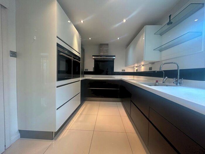 4 Bedroom House To Rent In Ingledene Road, L18