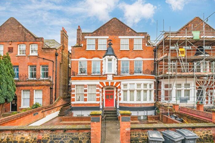 3 Bedroom Flat To Rent In Broadhurst Gardens, West Hampstead, NW6