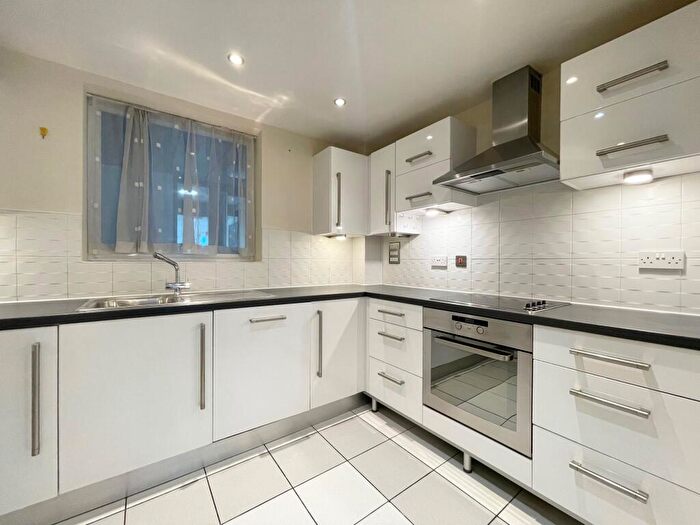 3 Bedroom Apartment To Rent In Horsted Court -, P15