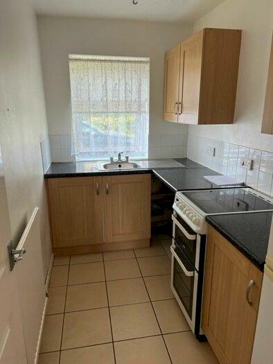 2 Bedroom End Of Terrace House To Rent In Irving Road Millbrook Southampton, SO16