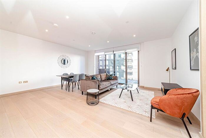 2 Bedroom Apartment To Rent In Viaduct Gardens, London, SW11