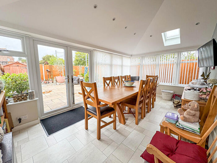 3 Bedroom Semi-Detached House For Sale In Caernarvon Close, Hockley, SS5