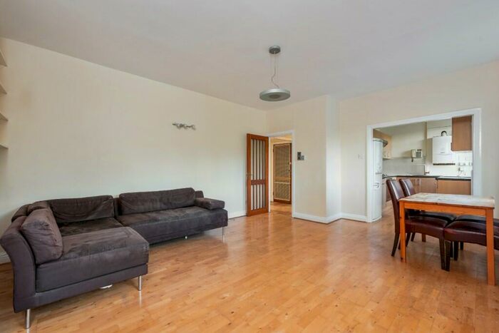 2 Bedroom Flat For Sale In Gloucester Avenue, London, NW1