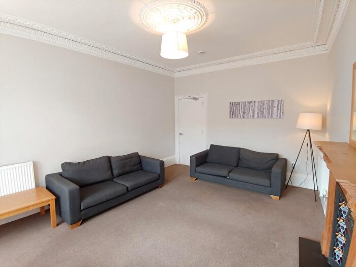 3 Bedroom Flat To Rent In Bruntsfield Place, Edinburgh, EH10