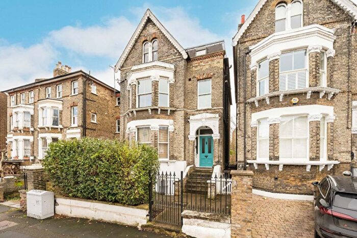 2 Bedroom Flat For Sale In Chelsham Road, London, SW4