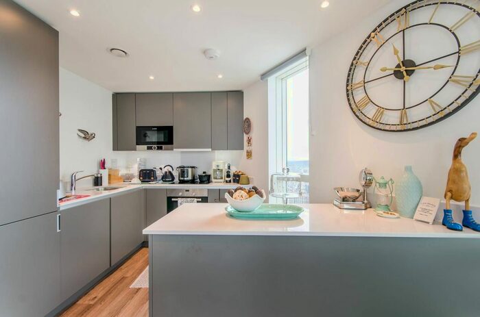 2 Bedroom Flat To Rent In Saffron Central Square, Croydon, CR0