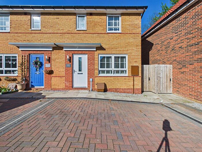 3 Bedroom Semi-Detached House For Sale In Chamberlain Rise, Hessle, HU13