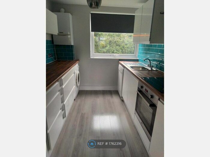 2 Bedroom Maisonette To Rent In Wood Dale, Chelmsford, CM2