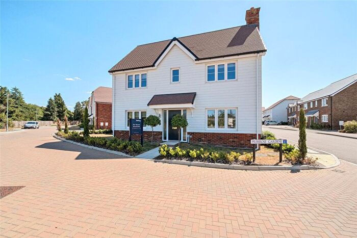4 Bedroom Detached House For Sale In The Weaver, Swanley, Kent, BR8