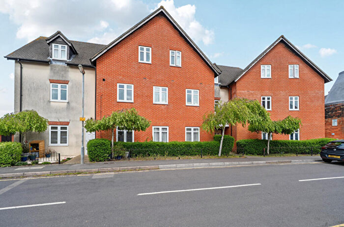 1 Bedroom Flat For Sale In Overton Court, Tongham, Surrey, GU10