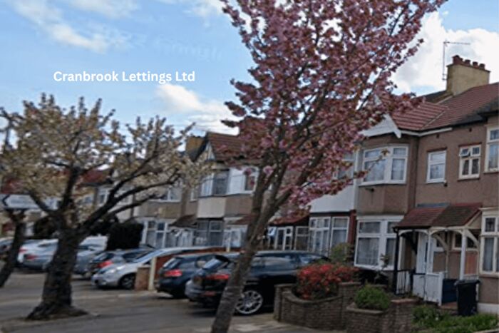 3 Bedroom Semi-Detached House To Rent In Roll Garden, Ilford, IG2