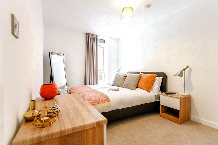 2 Bedroom Flat To Rent In Exchange Square, The Priory Queensway, Birmingham, West Midlands, B4