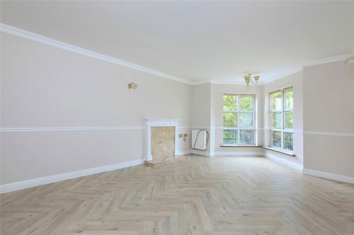 2 Bedroom Flat To Rent In Milton Court, Chesterton Close, Wandsworth, London, SW18