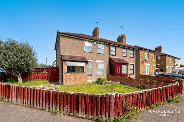 2 Bedroom Semi Detached House For Sale In Wood Avenue, Purfleet-on-Thames, RM19