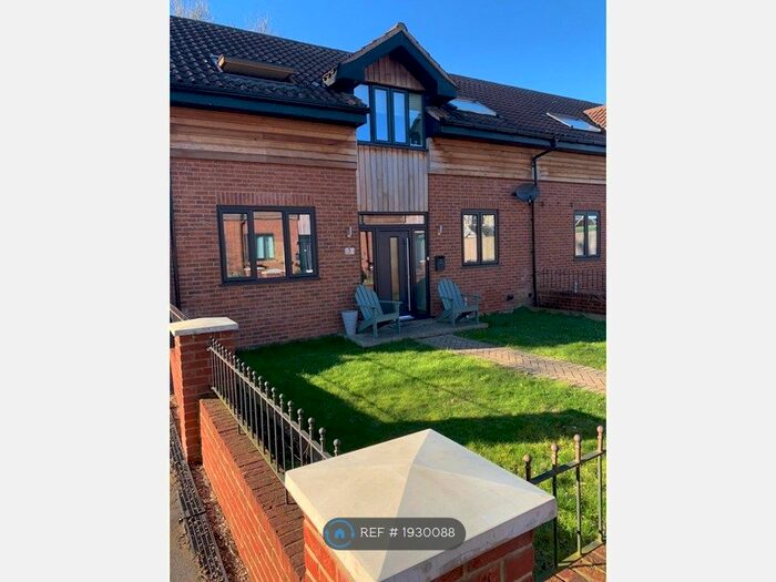 3 Bedroom Semi-Detached House To Rent In Summerlea Court, Basingstoke, RG25