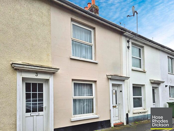 3 Bedroom Terraced House To Rent In Cross Street, Newport, PO30