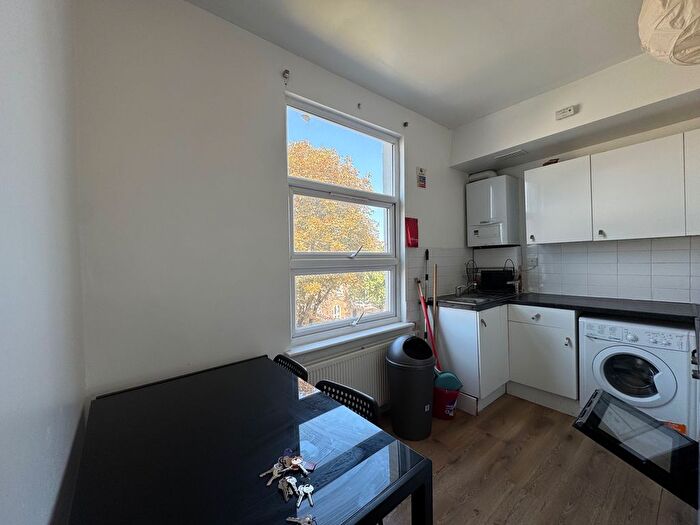 4 Bedroom Flat To Rent In Tollington Road, London, N7