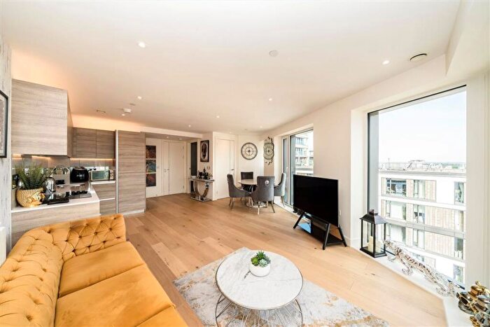 1 Bedroom Flat For Sale In Duke Of Wellington Avenue, Woolwich, SE18