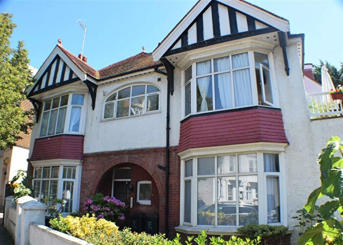 2 Bedroom Flat To Rent In Vallance Gardens, Hove, BN3