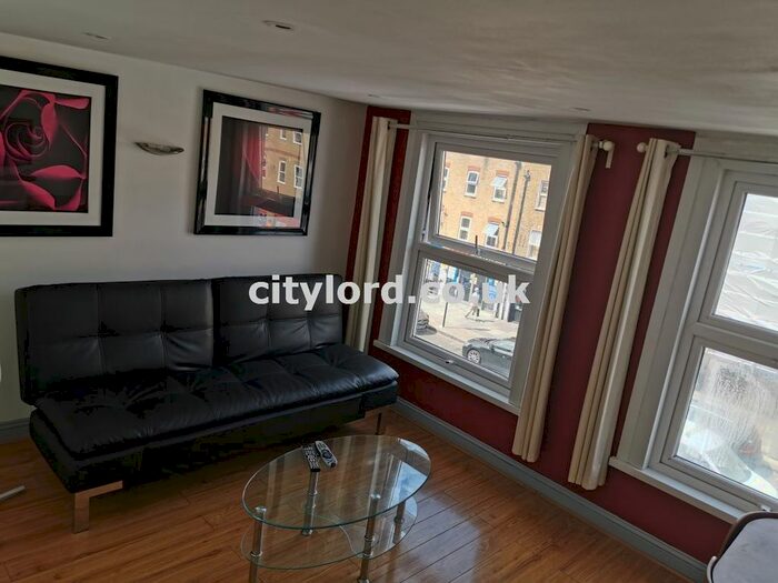 2 Bedroom Flat To Rent In Bethnal Green Road, London, E2