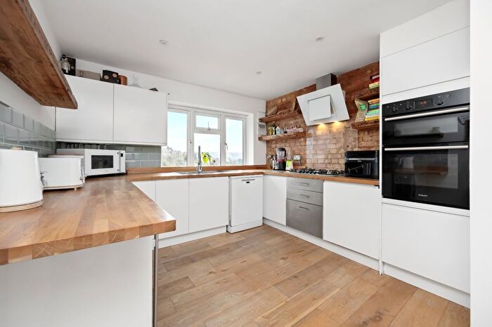 3 Bedroom Flat To Rent In Loyal Parade, Brighton, BN1