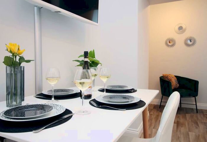 2 Bedroom Serviced Apartments To Rent In Chapel Flat, Henrietta Street, Swansea, Wales, SA1