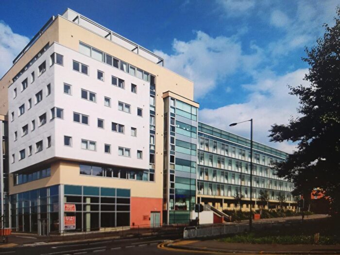 2 Bedroom Flat To Rent In Bramall Lane, Sheffield, South Yorkshire, Uk, S2