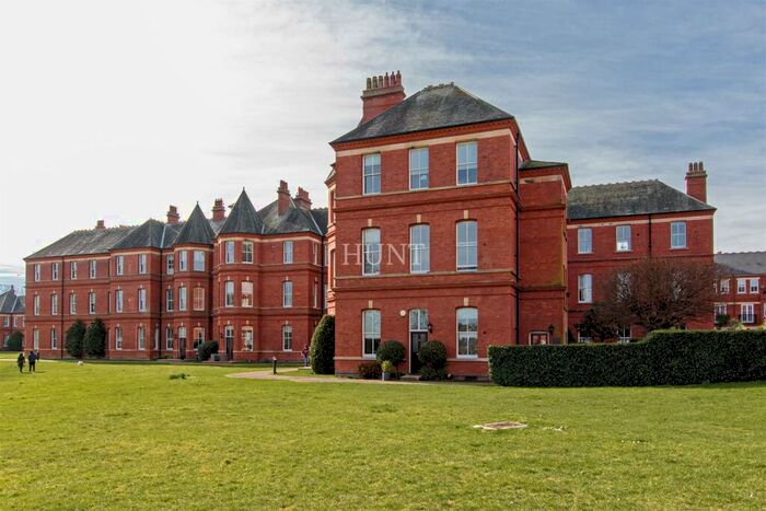 4 Bedroom Apartment To Rent In Devonshire House, Repton Park, Woodford Green, IG8