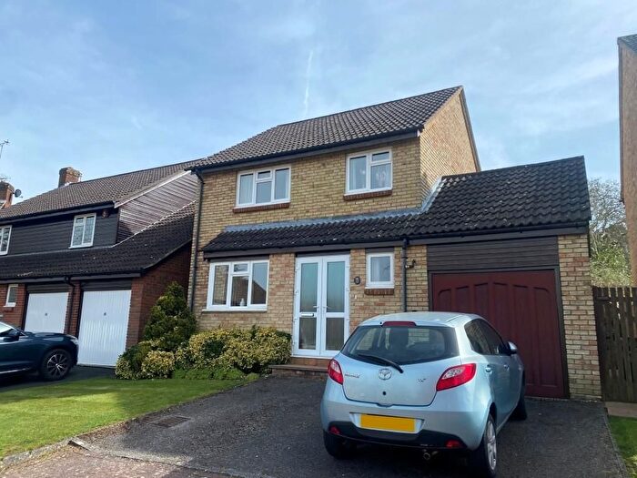 3 Bedroom Detached House For Sale In Ten Acres, Fetcham, KT22