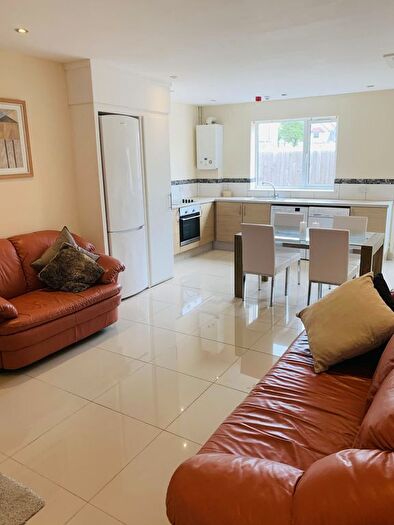 3 Bedroom Flat To Rent In Gwydr Crescent, Uplands, SA2