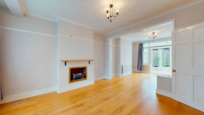 3 Bedroom Flat To Rent In Cherrydown Avenue, London, E4