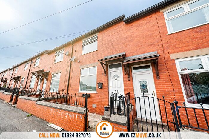2 Bedroom Terraced House For Sale In Craven Road, Dewsbury, WF13