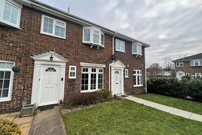 2 Bedroom End Of Terrace House To Rent In West Byfleet, Surrey, KT14
