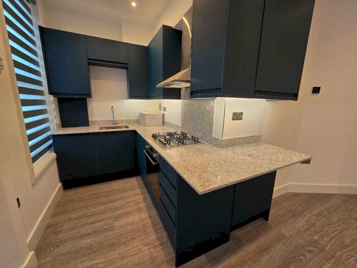 2 Bedroom Flat To Rent In St. Pauls Avenue, London, NW2