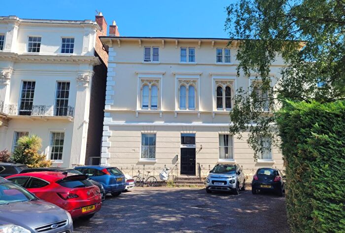 2 Bedroom Flat For Sale In Bath Road, Cheltenham, GL53