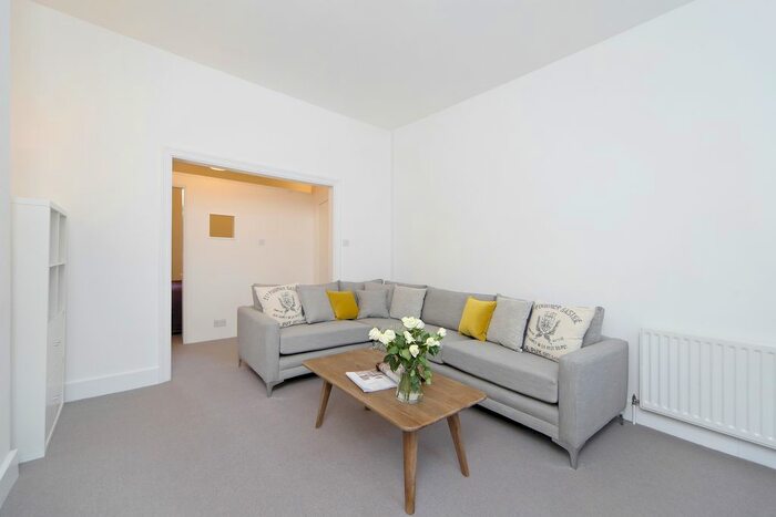 1 Bedroom Flat To Rent In Munster Road, Fulham, SW6