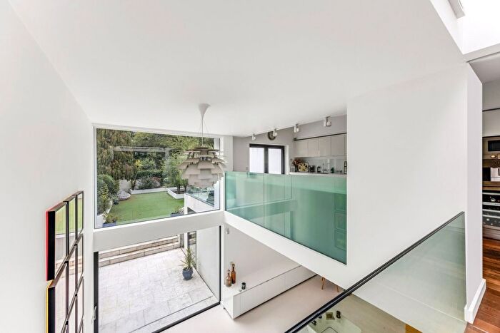 4 Bedroom Semi-detached House For Sale In Onslow Gardens, Muswell Hill, London, N10