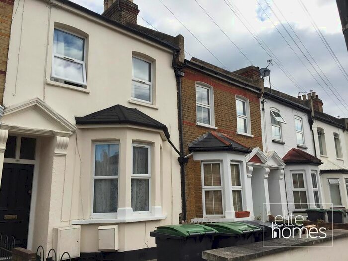 2 Bedroom Flat To Rent In Selborne Road, London, N22