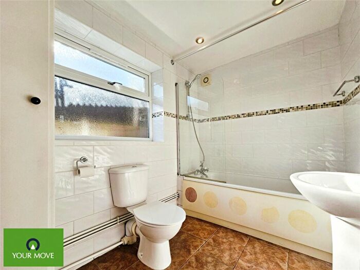 2 Bedroom Bungalow For Sale In Crescent Road, Ramsgate, Kent, CT11